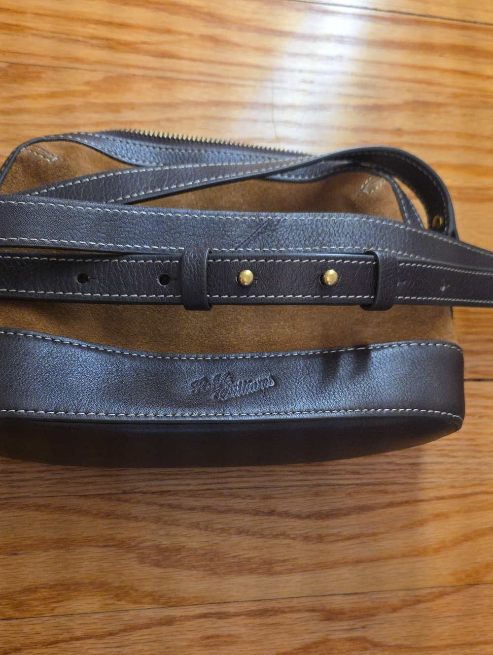 R.M Williams Ranger Cross-body - Picture 3 of 10